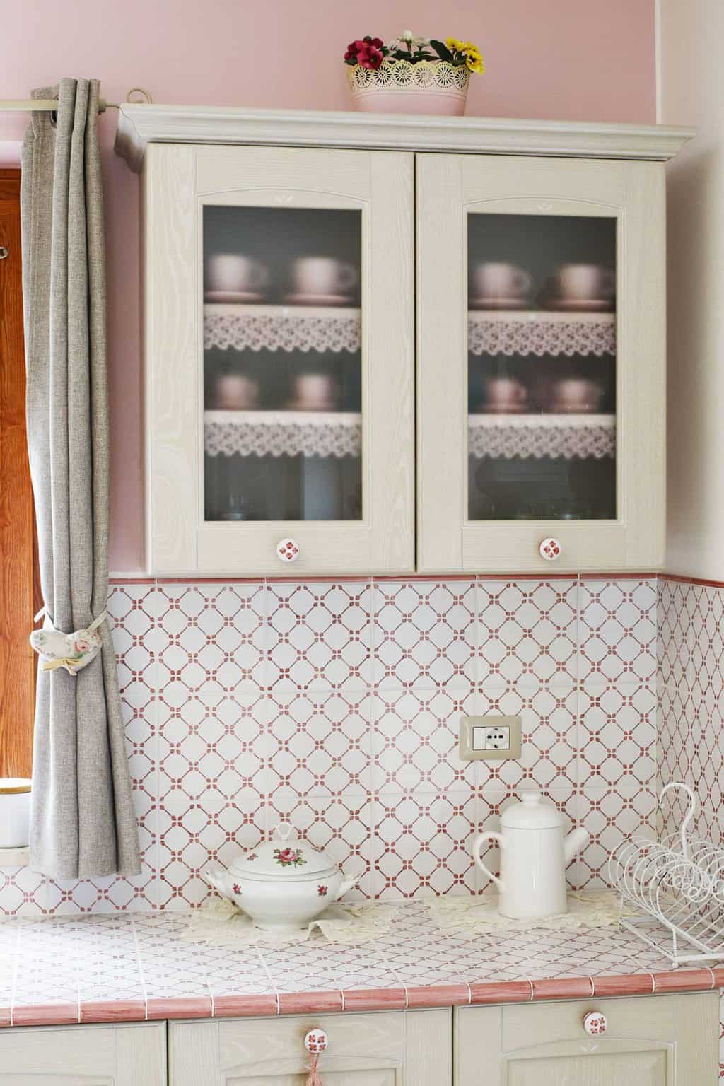 Incantevole e funzionale: una cucina su misura arredata in stile Country Chic 10