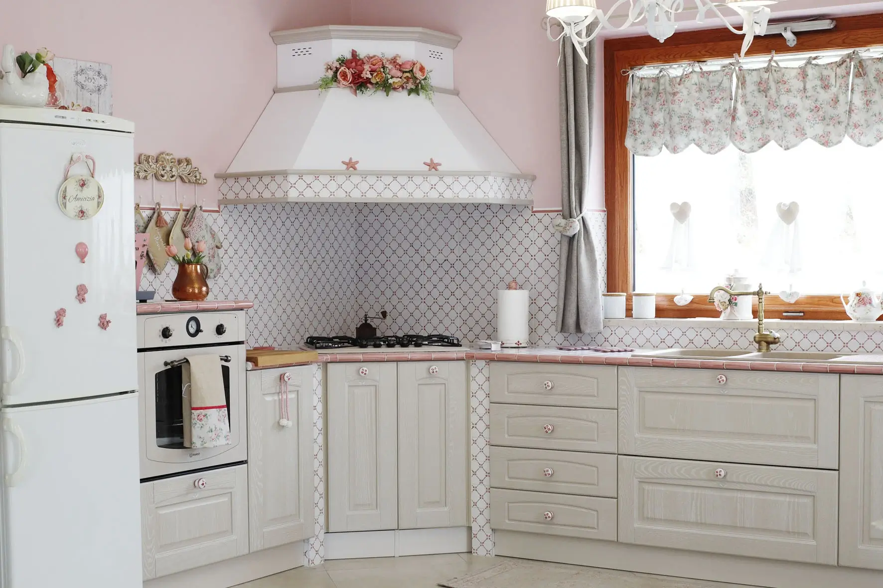 Incantevole e funzionale: una cucina su misura arredata in stile Country Chic 48