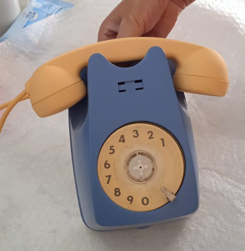 Sicuramente, lasciare i telefoni vintage abbandonati in una busta sarebbe un peccato! 126