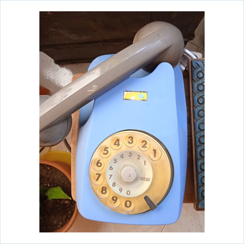 Sicuramente, lasciare i telefoni vintage abbandonati in una busta sarebbe un peccato! 125