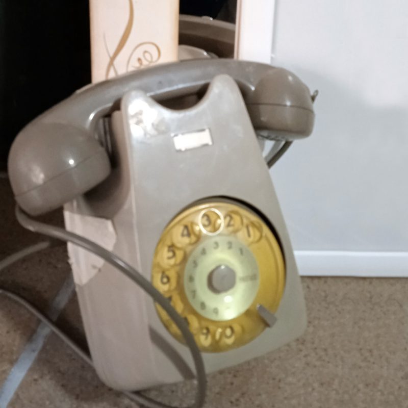 Sicuramente, lasciare i telefoni vintage abbandonati in una busta sarebbe un peccato! 123