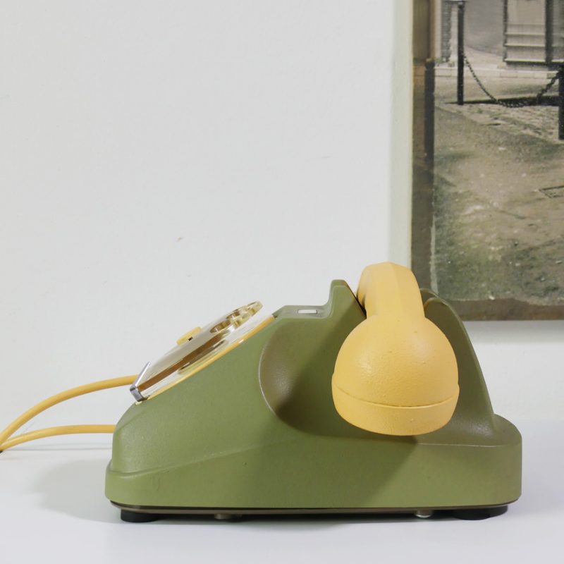 Sicuramente, lasciare i telefoni vintage abbandonati in una busta sarebbe un peccato! 138