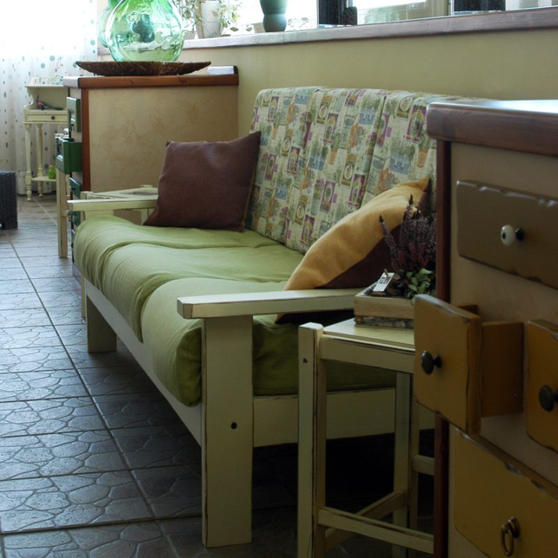 Ammodernamento di un salone con Mobili di Famiglia Rivisitati: Un Progetto di Restyling dal Cuore Antico 91
