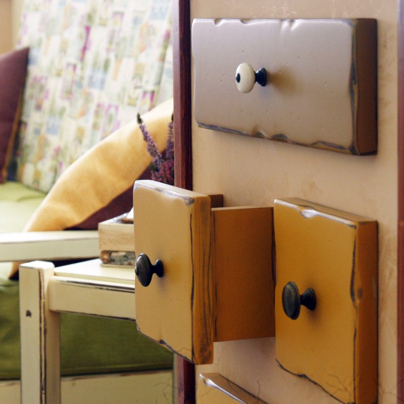 Ammodernamento di un salone con Mobili di Famiglia Rivisitati: Un Progetto di Restyling dal Cuore Antico 111