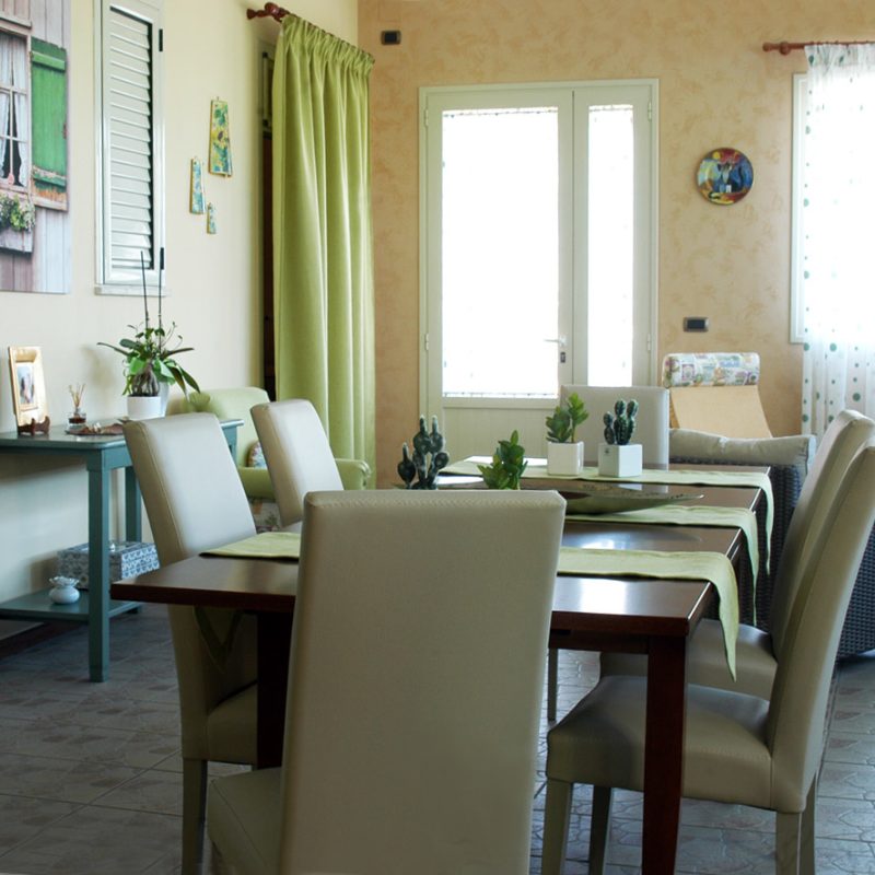 Ammodernamento di un salone con Mobili di Famiglia Rivisitati: Un Progetto di Restyling dal Cuore Antico 86