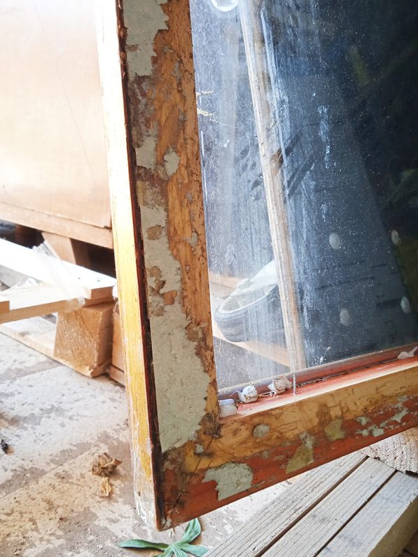 Il fascino del recupero: la rinascita di una cornice dopo l’inondazione di una casa vacanze 36